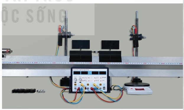 Hình 30.3 – Bố trí thí nghiệm va chạm đàn hồi