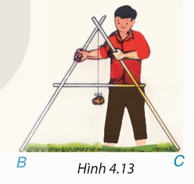 Hình 4.13 SGK — thước chữ A đo đạc trên mặt đất