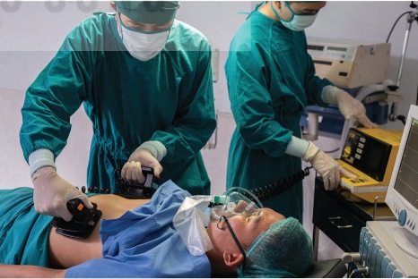 Sốc điện ngoài lồng ngực