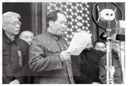 Chủ tịch Mao Trạch Đông tuyên bố thành lập nước Cộng hoà Nhân dân Trung Hoa (10 – 1949)