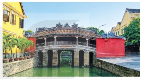 Chùa Cầu do thương nhân Nhật Bản xây dựng từ đầu thế kỉ XVII ở phố cổ Hội An (thành phố Đà Nẵng)