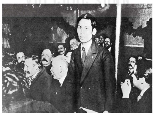 Nguyễn Ái Quốc tham dự Đại hội lần thứ XVIII Đảng Xã hội Pháp ở thành phố Tua (1920)