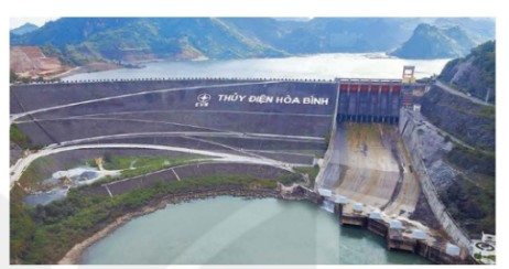 Thuỷ điện Hoà Bình trên sông Đà được khởi công xây dựng năm 1979