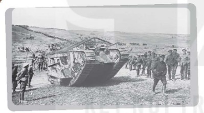 Xe tăng quân đội Anh tấn công quân Đức ngày 15 – 9 – 1916