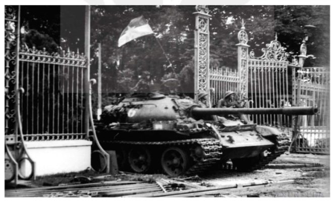 Xe tăng Quân Giải phóng tiến vào Dinh Độc Lập ngày 30 – 4 – 1975]
